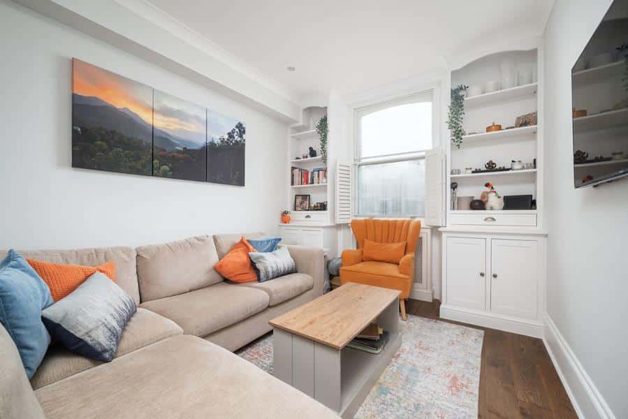 FINBOROUGH RD, EARLS COURT, SW10